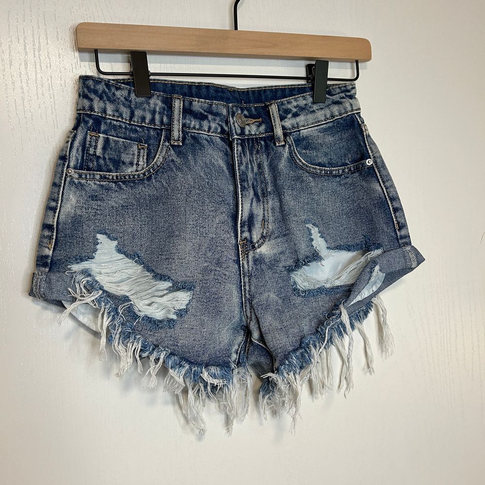 Distressed High-Waisted Denim Shorts Frayed Hem Summer Festival Wear | B10